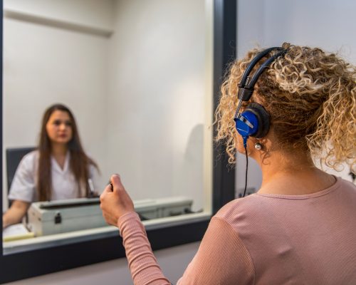 Audiometry exam - Hearing test - Audiologist - Audiometer - Ear test